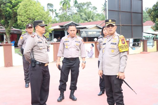 
					Kapolrestabes Medan Kombes Pol Dr.Teddy John Sahala Marbun.S.H,M.Hum melakukan inspeksi mendadak (Sidak) ke Polsek Kutalimbaru