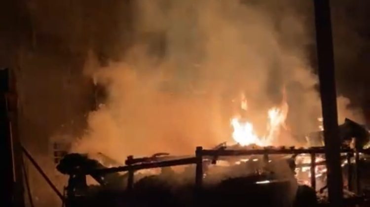 Kebakaran di Toko Bangunan Mulya Sari di Desa Klagen Batangan