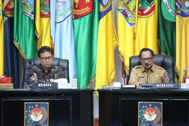 
					Mendagri pada Rapat Koordinasi Pengendalian Inflasi Daerah yang dirangkaikan dengan Penanggulangan Tuberculosis di Gedung Sasana Bhakti Praja Kantor Pusat Kementerian Dalam Negeri (Kemendagri)