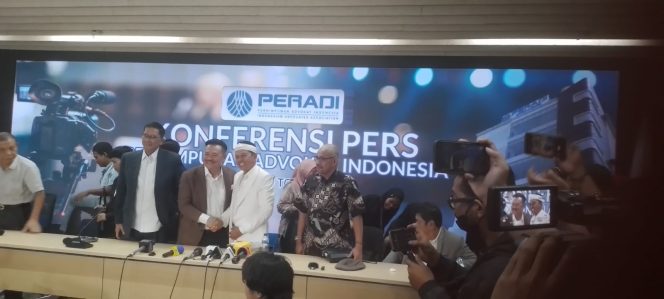 
					Bersama kuasa hukum, Keluarga Sudirman, salah satu terpidana dalam kasus pembunuhan dan pemerkosaan Vina dan Eky di Cirebon pada 2016 lalu, menemui Ketua Umum (Ketum) Peradi, Otto Hasibuan