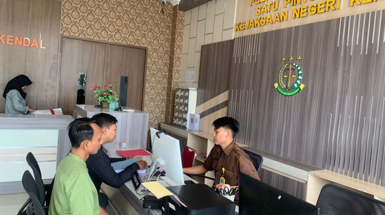 Kades dan Sekdes Botomulyo mengajukan penangguhan penahanan melalui tim hukum Karman Sastro