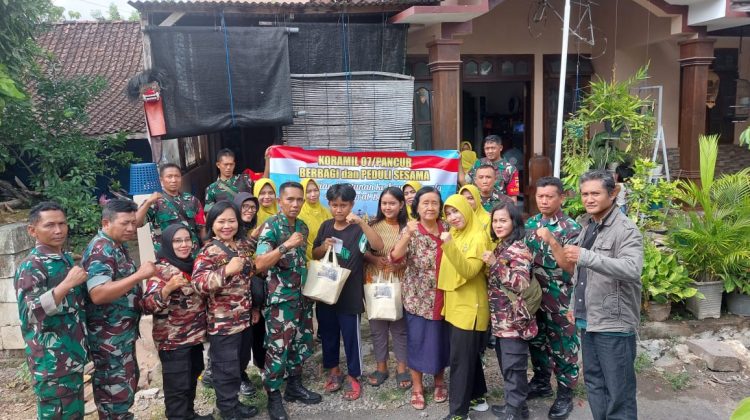 Rombongan Koramil 07/Pancur dipimpin Danramil Lettu Arh M. Fahrudin beserta Staf dan Anggota melaksanakan kegiatan baksos memberi santunan ke kaum Dhuafa