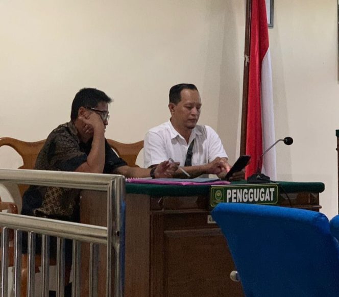 
					Kuasa hukum Kades Botomulyo, Karman Sastro