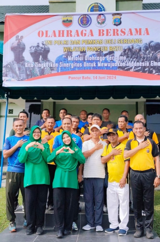 
					Personel Polsek Pancur Batu melaksanakan kegiatan olah raga bersama dengan Personil Resimen Arhanud-2 /SSM Jumat 14 Juni 2024 Pukul 08.00 Wib di  Jl. Lap. Golf, Kec. Pancur Batu, Kabupaten Deli Serdang