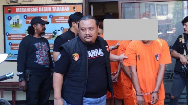 Tim Resmob Satreskrim Polres Brebes bekuk empat orang komplotan pembobol dan pencuri spesialis gudang dan brankas Indomarco