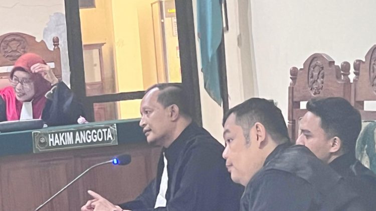 Kuasa Hukum Karman Sastro pada sidang lanjutan perkara meninggalnya pria disabilitas di Ruang sidang Oemar Seno Aji  Pengadilan Negeri Semarang
