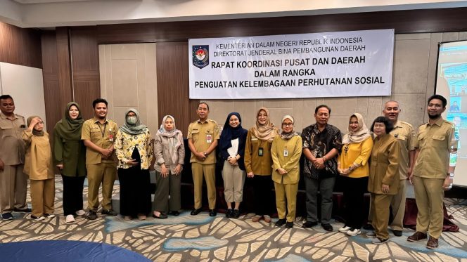 
					Rapat koordinasi pusat dan daerah dalam rangka penguatan kelembagaan perhutanan sosial yang dilaksanakan secara hybrid, beberapa waktu lalu di The Acacia Hotel & Resort, Jakarta Pusat