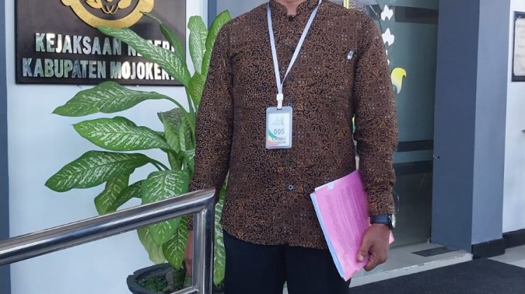 Direktur eksekutif Lembaga Bantuan Hukum (LBH) Djawa Dwipa Hadi Purwanto usai audiensi bersama Kejaksaan Negeri (Kejari) kabupaten Mojokerto