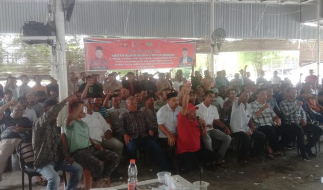 
					Deklarasi dukungan H. Sulaiman (Tole) dan Abdul Hamid (Apong) untuk maju sebagai calon bupati dan wakil bupati Aceh Timur dan Muzakir Manaf (Mualem) sebagai Gubernur Aceh periode 2024-2029 oleh Komite Peralihan Aceh wilayah Peureulak
