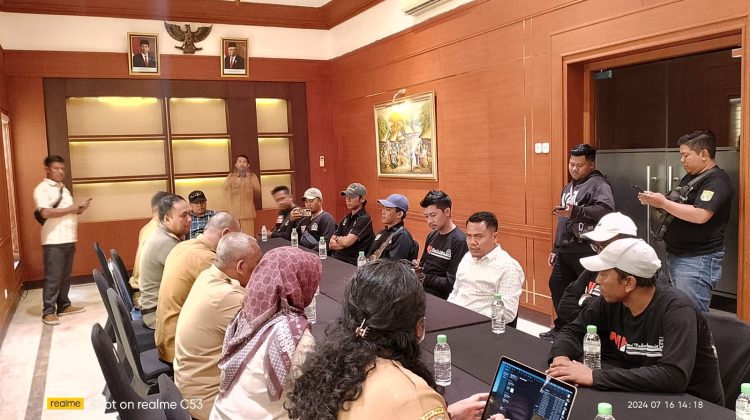 Aliansi Madura Indonesia (AMI) menggelar Audiensi di kantor Gubernur (Selasa 18/6) dengan BKD serta dihadiri Bidang Hukum Pemprov Jatim dan Plh Bakesbangpol Jawa Timur