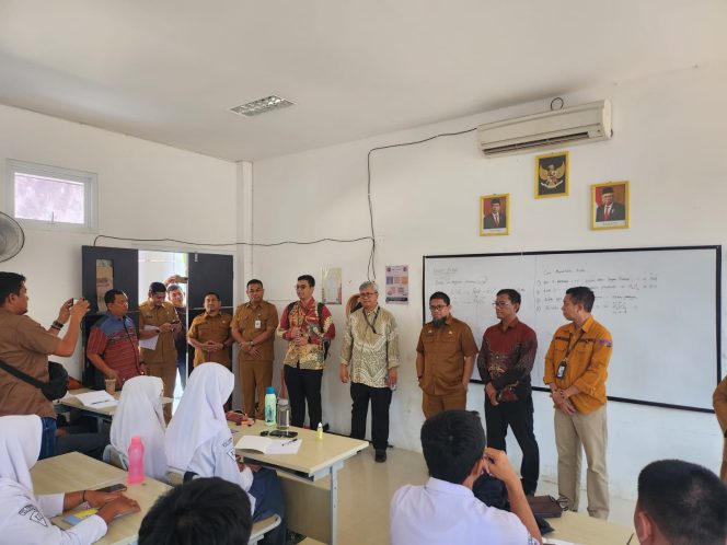 
					Siswa yang belum lulus pada tahapan jalur prestasi SMA disalurkan melalui jalur pemenuhan