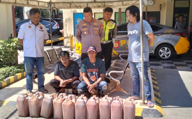 
					Tukang bentor beserta10 jerigen miras jenis ballo diamankan Timsus Polsek Tallo


