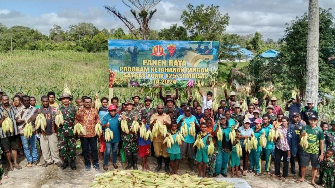 
					Satgas Yonif 125/Si’mbisa suskes melaksanakan panen raya serentak bersama sama dengan masyarakat di seluruh jajaran pos satgas yang tergelar di wilayah Kabupaten Mappi, Asmat dan Merauke, Provinsi Papua Selatan