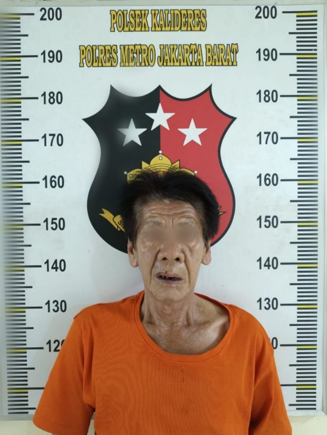 
					Ai alias IN (60) diamankan oleh Polsek Kalideres karena diduga hendak melakukan pencurian di sebuah rumah kosong di Citra Garden 1 Bukit Indah II, RT 12/9, Kelurahan Kalideres