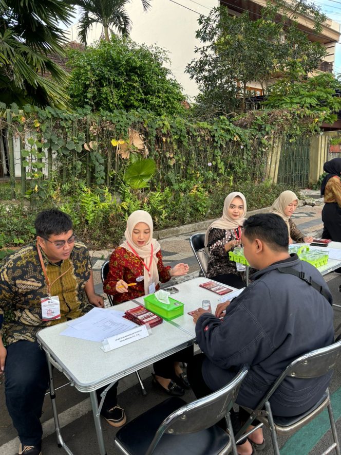 
					Kegiatan Pos Pengaduan Bantuan Hukum (SIMASHBAKUM) di area Car Free Day (CFD) Jl. Semeru, Kelurahan Gadingkasri, Kecamatan Klojen, Kota Malang pada tanggal 4 Agustus 2024 oleh LBH Rumah Keadilan

