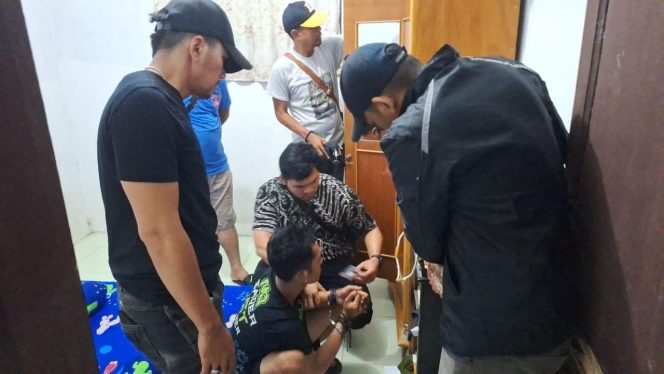 
					Sat Narkoba Polres Simalungun menangkap seorang pengedar narkotika jenis sabu di wilayah Kecamatan Bandar, Kabupaten Simalungun