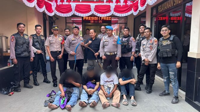 
					Polres metro Jakbar berhasil menggagalkan aksi tawuran yang akan terjadi di daerah Bongkaran Kapuk, Cengkareng dan mengamankan beberapa pemuda