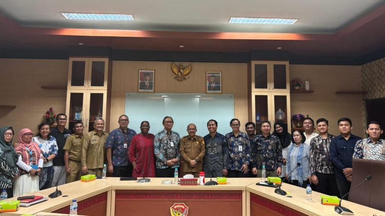 Kemendagri bersama Kementerian PPN/Bappenas, Kemenko Bidang PMK, Kementerian Sekretariat Negara, dan Kemendesa melakukan kunjungan monitoring terpadu Program Kerja Sama Pemerintah RI periode 2021-2025 di Provinsi Nusa Tenggara Timur (NTT)