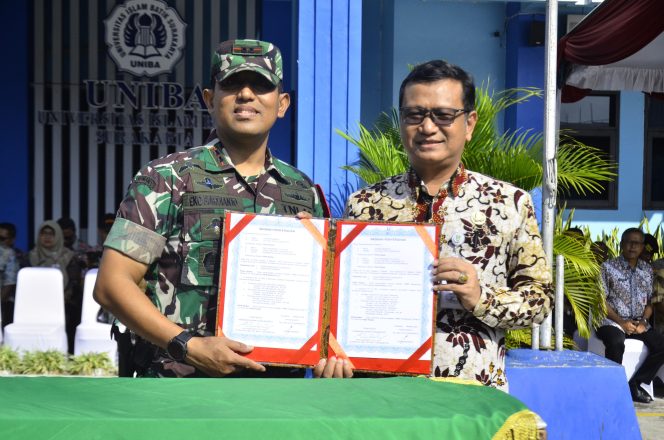 
					Dandim 0735/Surakarta, Letkol Inf Eko Hardianto, S.H., M.I.P. bersama PJ Walikota Surakarta Dr. Dhoni Widianto, M.Si., C.FrA., QRMP., CGCAE dalam Upacara Pembukaan TNI Manunggal Membangun Desa (TMMD) Sengkuyung Tahap IV Tahun 2024 di wilayah Kodim 0735/Surakarta
