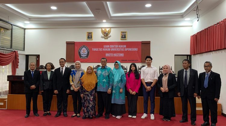 Broto Hastono mempertahankan disertasinya dalam Ujian Tertutup di Program  Studi Doktor Hukum Universitas Diponegoro Semarang (29/10)