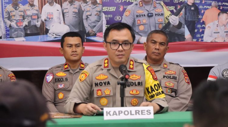 Kapolres Aceh Timur, AKBP Nova Suryandaru, S.I.K. dengan didampingi Wakapolres Kompol Iswar, S.H. serta para Pejabat Utama Polres Aceh Timur dalam Konferensi Pers yang berlangsung di Aula Bhara Daksa