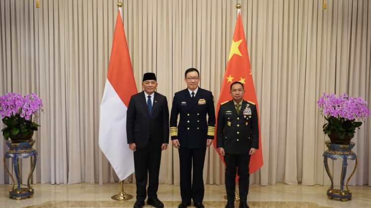 Panglima TNI Jenderal TNI Agus Subiyanto dampingi Menhan RI Sjamsoeddin dalam kunjungan kehormatan kepada Menteri Pertahanan Republik Rakyat Tiongkok (RRT) H.E. Admiral Dong Jun di Beijing