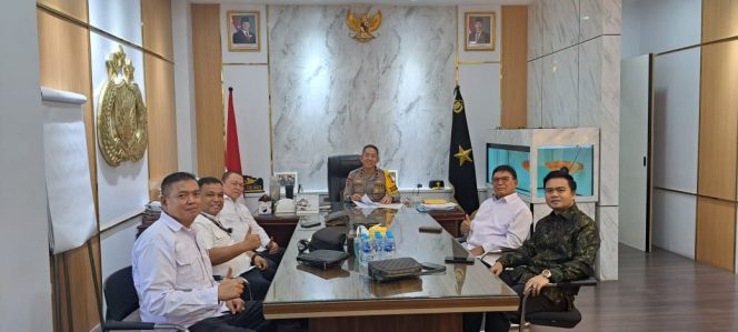 
					Kuasa hukum PT SBI, Iskandar Halim, SH.MH (dua dari kiri)
