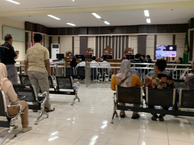 
					Suasana sidang perkara tukar menukar tanah kas Desa Botomulyo, Kecamatan Cepiring Kabupaten Kendal di Pengadilan Tipikor Semarang
