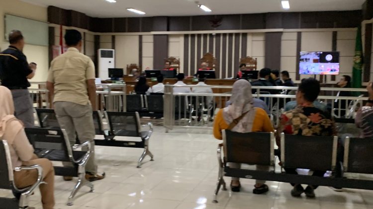 Suasana sidang perkara tukar menukar tanah kas Desa Botomulyo, Kecamatan Cepiring Kabupaten Kendal di Pengadilan Tipikor Semarang