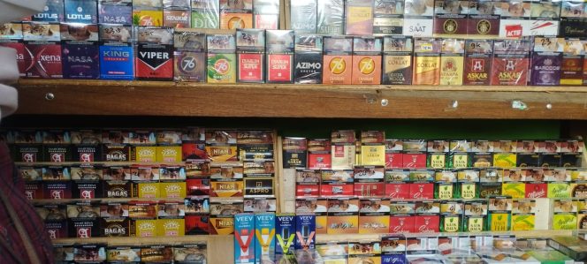 
					Tim Gabungan Pemberantasan Barang Kena Cukai Ilegal Kabupaten Demak temukan perdagangan rokok ilegal di Desa Karangrejo Kecamatan Wonosalam dan Desa Bolo Kecamatan Demak.
(Foto:kmf/apj)

