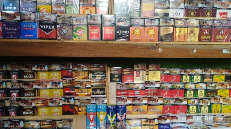 Tim Gabungan Pemberantasan Barang Kena Cukai Ilegal Kabupaten Demak temukan perdagangan rokok ilegal di Desa Karangrejo Kecamatan Wonosalam dan Desa Bolo Kecamatan Demak.
(Foto:kmf/apj)


