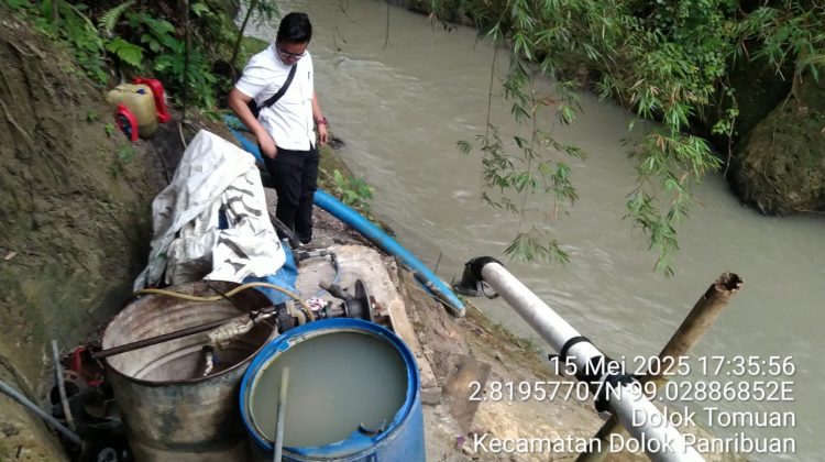 Unit II Operasional Khusus Pidana Khusus (Opsnal Pidsus) Sat Reskrim melakukan penyelidikan terhadap dugaan kegiatan penambangan pasir ilegal di perbatasan Nagori Tiga Dolok dan Nagori Siatasan, Kecamatan Dolok Panribuan, Kabupaten Simalungun