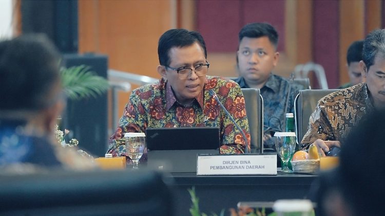 Dirjen Bina Pembangunan Daerah Kemendagri, Restuardy Daud, dalam Rapat Koordinasi Tingkat Menteri di Gedung Aneka Bhakti, Kementerian Sosial RI