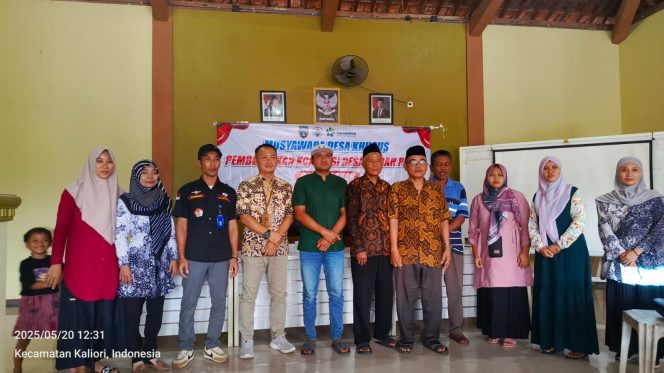 
					Sekcam Kaliori, Teguh Maryadi bersama Kades Maguan, Pendamping Desa, Pengawas dan Pengurus Koperasi Merah Putih Desa Maguan yang terpilih melalui Musdessus (Foto:Istimewa)
