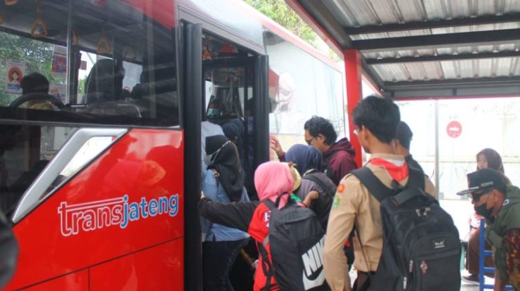 Kebijakan tarif khusus untuk buruh, pelajar, veteran, lansia, dan penyandang disabilitas mulai diterapkan 15 Mei 2025. foto:hum.jtg
