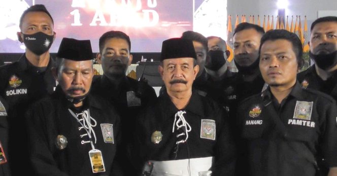 
					Ketua Umum Persaudaraan Setia Hati Terate (PSHT) Pusat Madiun, Kangmas R. Moerdjoko (tengah)
Foto:Dok. PSHT Pusat Madiun
