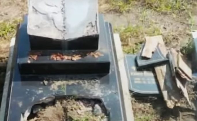 Perusakan makam terjadi di Makam Ngentak Desa Baturetno Kecamatan Banguntapan, Bantul,dengan total 10 unit nisan nasrani yang dirusak dan di Makam Ironayan dengan satu unit makam yang jadi sasaran. (Foto:Tangkapan Layar)
