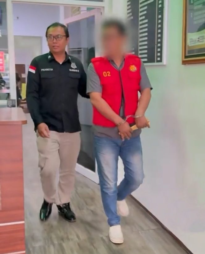 
					Mantan Kades Desa Kebonsawahan Kecamatan Juwana Berinisial ( S ) ditetapkan Tersangka atas Kasus Korupsi Keuangan Desa