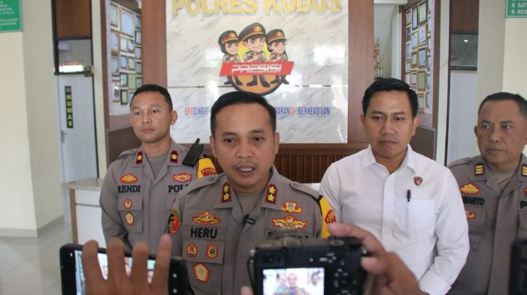 Polres Kudus Ungkap Praktik Perjudian di Warung Kopi Karangrowo, Oknum Anggota DPRD Turut Diamankan