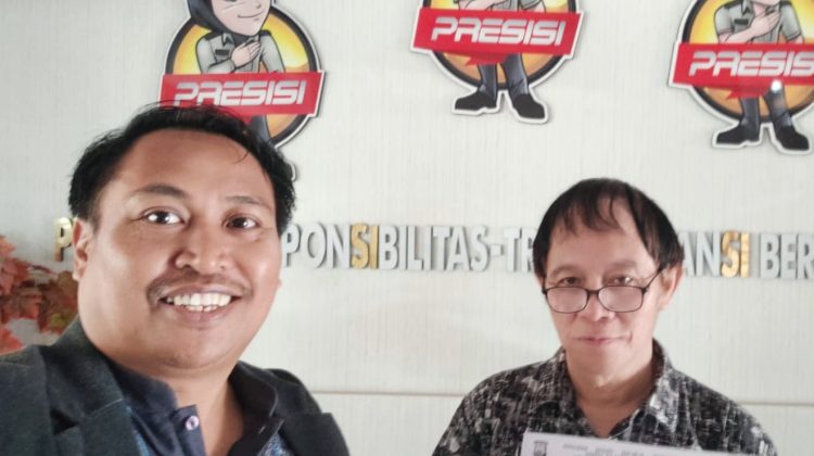 Pengacara Muhammad Sirul Haq yang juga Direktur Lembaga Konsultasi dan Bantuan Hukum (LKBH) Makassar bersama ayah alm. Virendy
