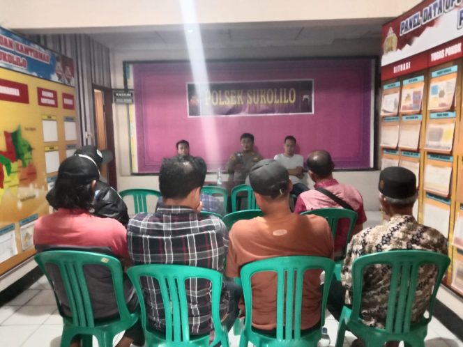
					Pertanyakan Perkembangan Kasus Pembunuhan di Pasar Malam, Warga Sukolilo Datangi Polsek Sukolilo