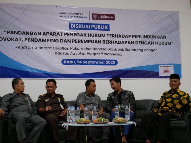 
					Diskusi publik dengan tema ‘Pandangan Aparat Penegak Hukum terhadap Perlindungan Advokat, Pendamping dan Perempuan Berhadapan dengan Hukum yang diselenggarakan oleh Kaukus Advokat Progresif Indonesia (KAPI) bekerja sama dengan Fakultas Hukum dan Bahasa Universitas Stikubank, Rabu (24/9)

