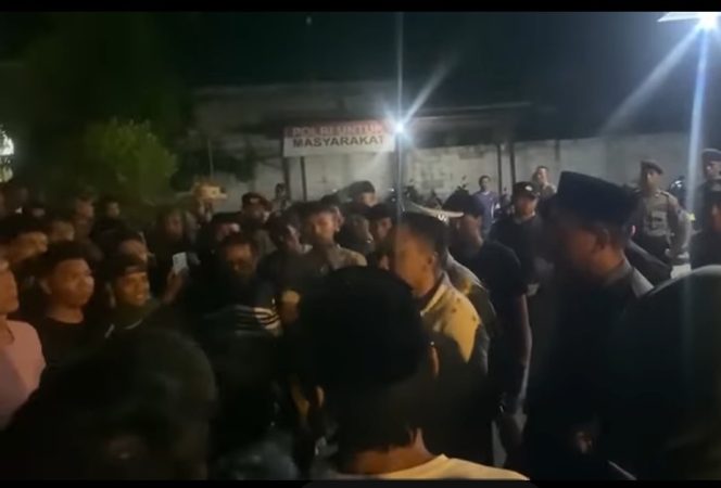 
					Masyarakat Sriwedari Beramai – ramai Datangi Polsek Jaken Untuk Segera Menangkap Pelaku Penganiayaan