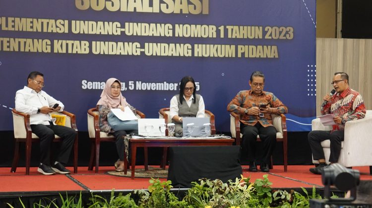 Sosialisasi KUHP baru oleh Divisi Hukum Mabes Polri dan Bidkum Polda Jateng yang dipandu oleh managing Karman Sastro & Associates atau advokat senior Sukarman, S.H., M.H.  
