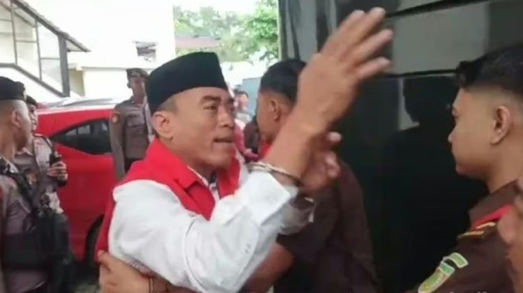 Dua pentolan Aliansi Masyarakat Pati Bersatu (AMPB)  Supriyono alias Botok dan Teguh Istiyanto menjalani sidang perdana