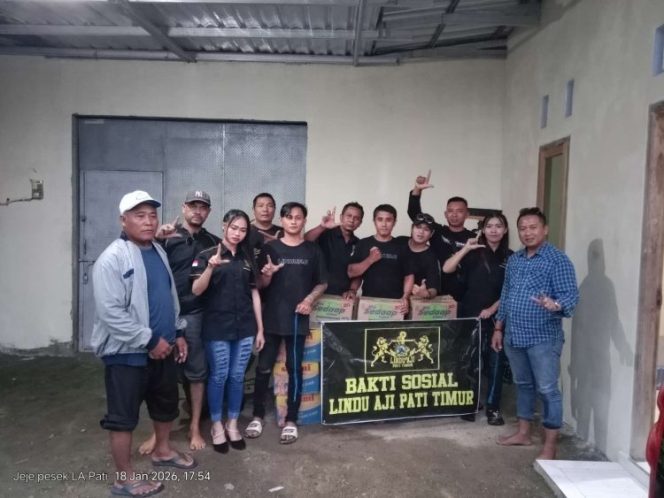 
					Aksi Baksos peduli korban banjir Pati oleh Lindu Aji Pati Timur dan Anggota DPRD Kabupaten Pati dari Fraksi Partai Demokrat, Mukit
