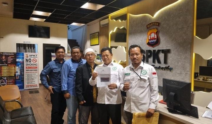 Advokat Persaudaraan Islam (API) Provinsi Banten resmi melaporkan komika nasional Pandji Pragiwaksono ke Polda Banten, Minggu (25/1/2026). Foto:Ist
