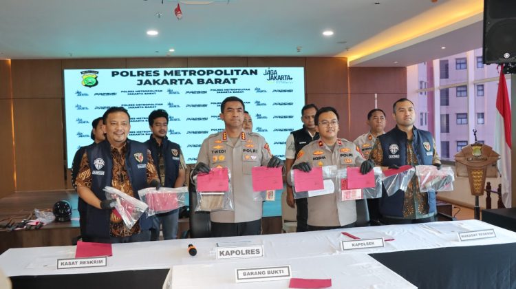 Konferensi pers di Mapolres Metro Jakarta Barat, Jumat (30/1/2026).
Dok.Polres Metro Jakbar
