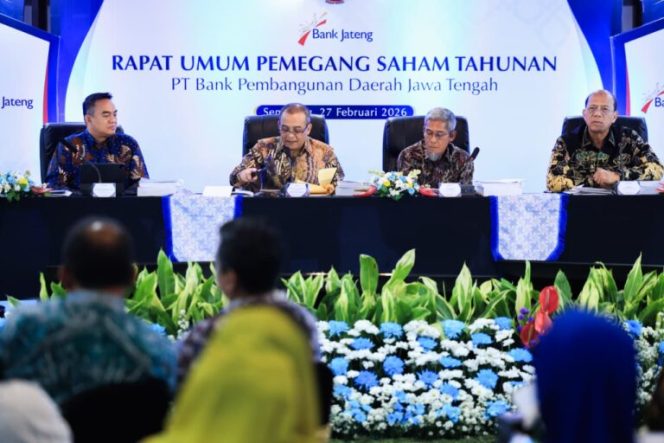 
					Gubernur Jawa Tengah Ahmad Luthfi, saat memimpin Rapat Umum Pemegang Saham Tahunan (RUPST) Bank Jateng Tahun Buku 2025, di Bhimasena Hall Kantor Pusat Bank Jateng, Jalan Pemuda, Kota Semarang, Jumat (27/2/2026). (Foto:Dok.Jatengprov)