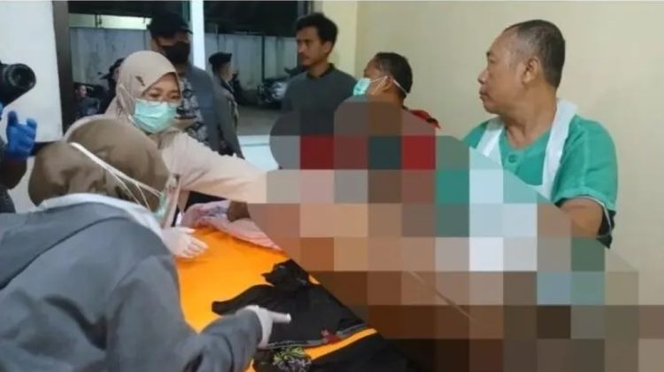 Sesosok Pria Ditemukan Meninggal Dunia di Depan Ruko Counter Handphone di Desa Semampir Pati